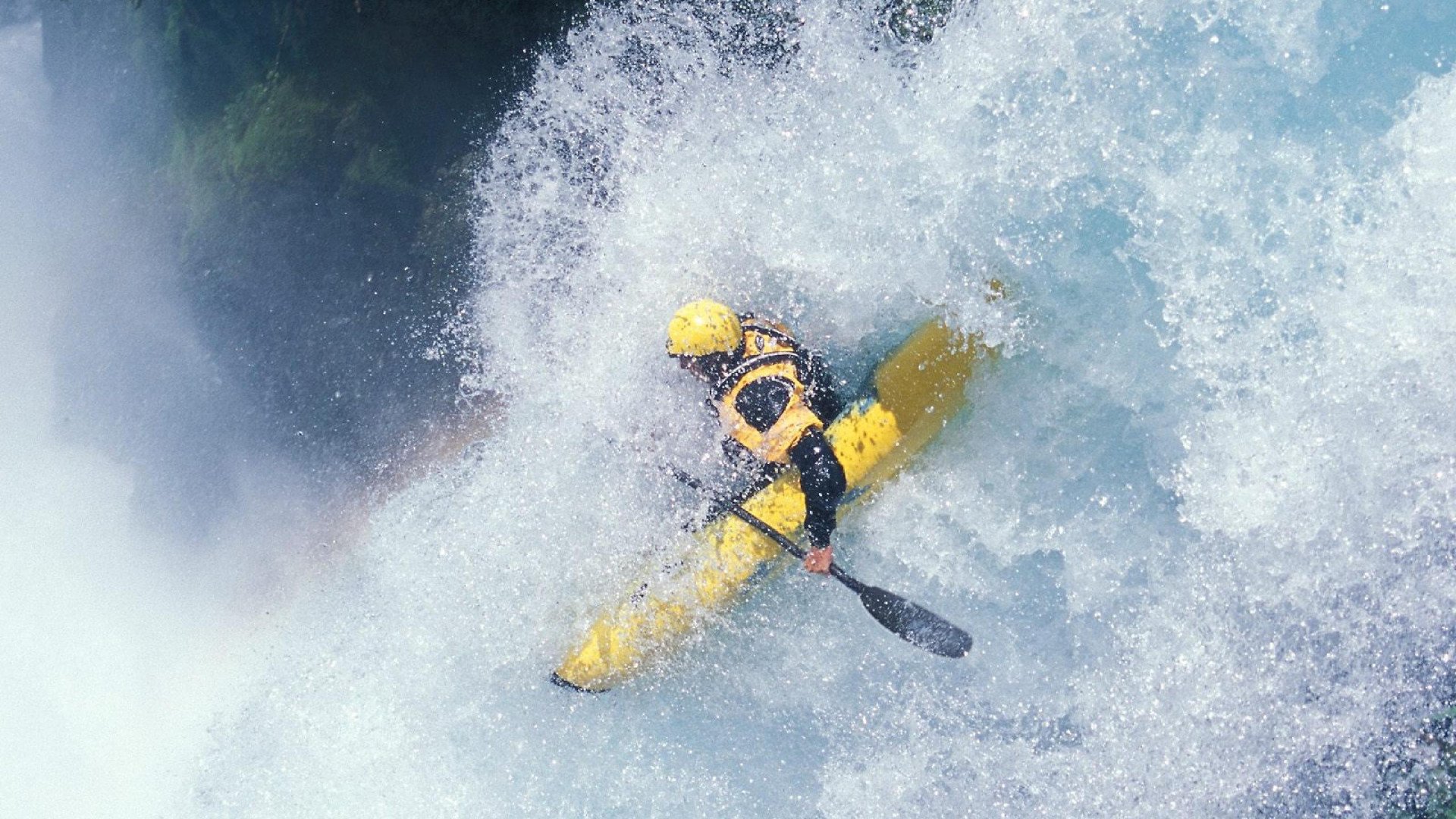 赛车：MotoGP分站赛冠军归属悬念迭起，车队策略成关键，motogp各队赛车