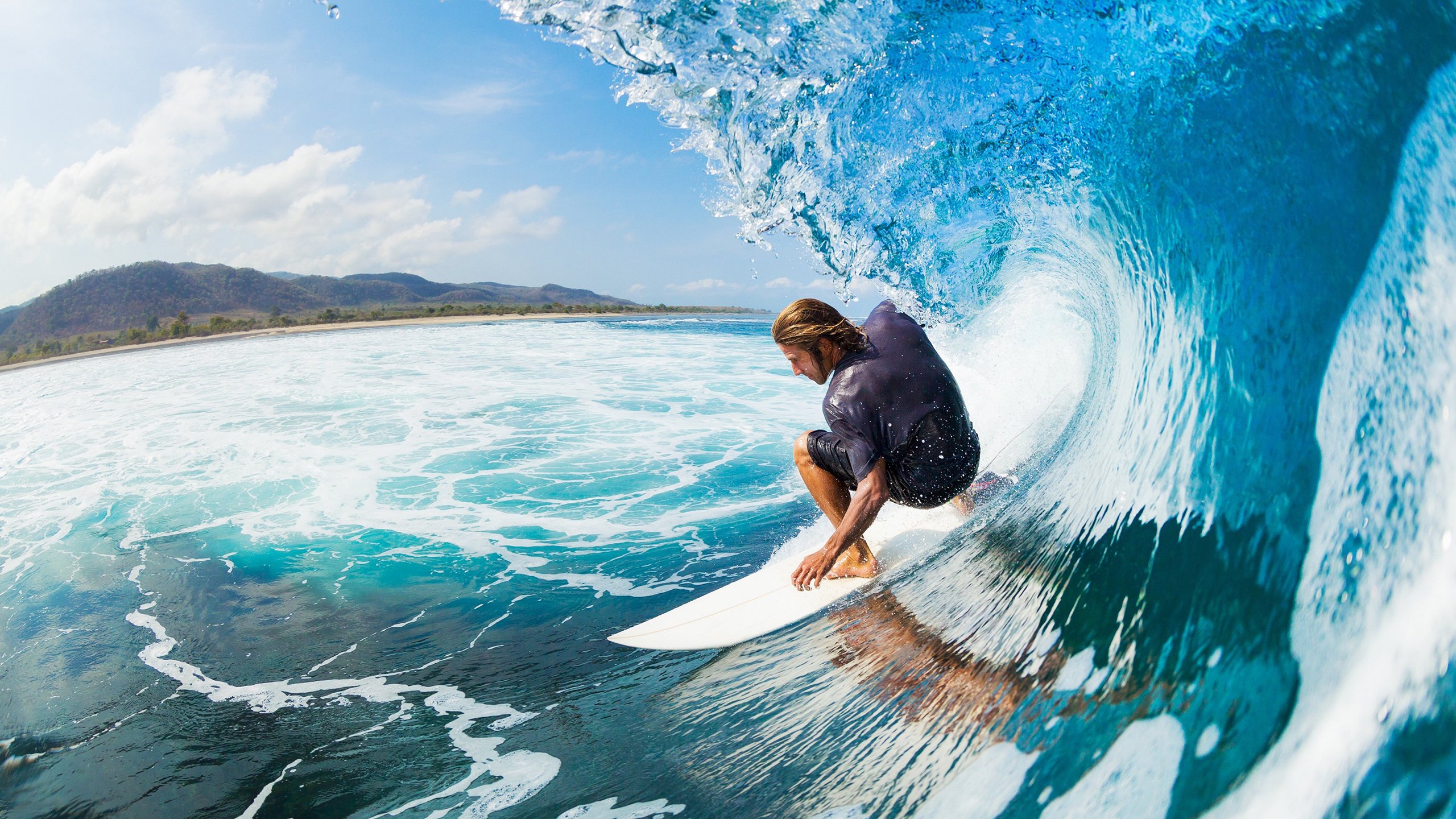 中国篮球是否推动篮球运动与新媒体深度融合发展，当前中国篮球运动推向推进职业化进程的关键是